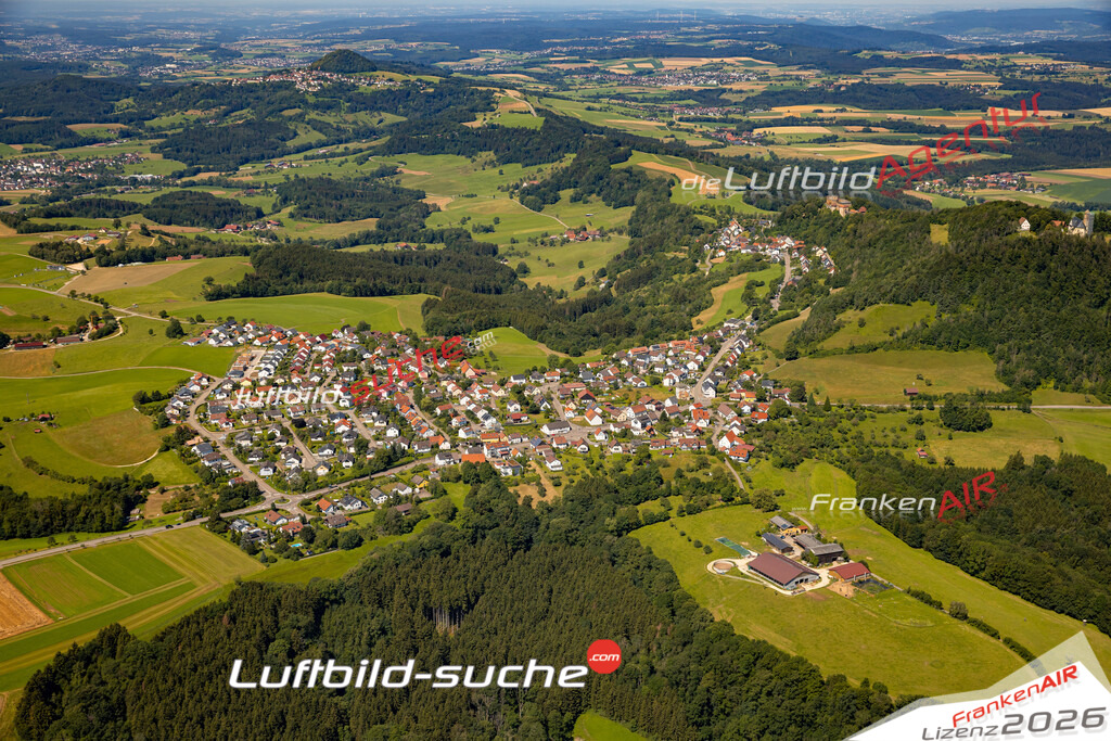 Das Luftbild zeigt : Rechberg Schwäbisch Gmünd - Die Luftaufnahme wurde 2024 vom UL-Flugzeug aus erstellt ( keine Drohne ) - Hochauflösende Luftaufnahme - Für grossformatige Ausdrucke geeignet. Die Geschenkidee !Mit Lizenz und Bildrechte bestellbar