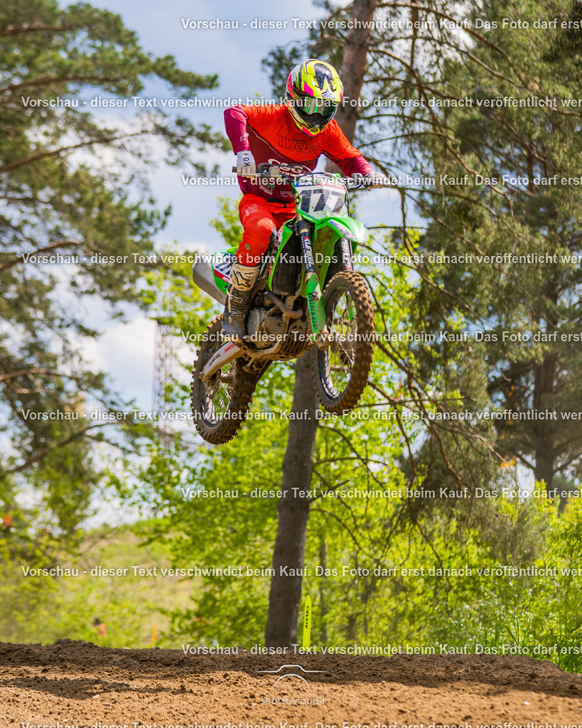 20260517_Templin-6652 | Sportfotografin aus Berlin-Brandenburg mit Fokus auf Motocross. Ich halte deine sportliche Leistung und echte Emotionen auf und neben der Strecke professionell fest. Entdecke die Fotos von deinem Rennen und bestelle sie direkt hier im Shop.