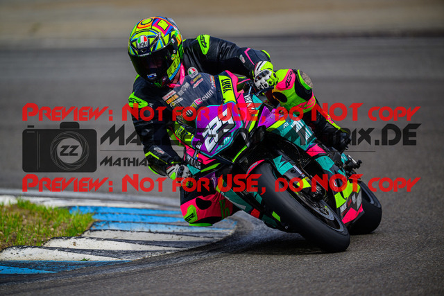 MaZZes_Fotomatrix_20250421_6007705_4769 | WEISS