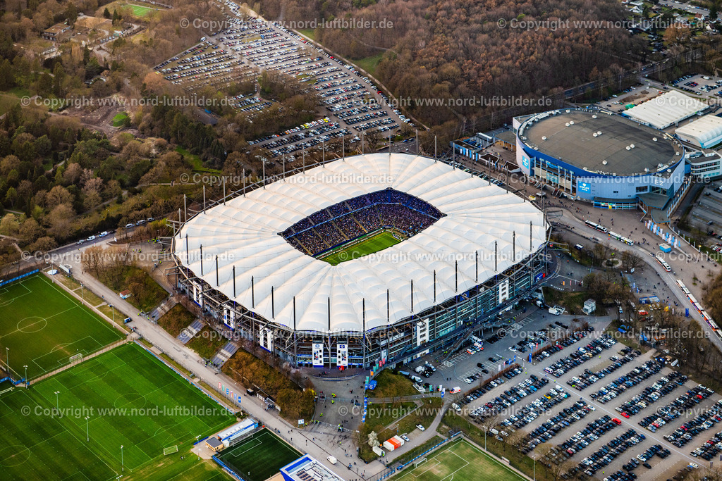 Hamburg_Volksparkstadion_ELS_3632280325 | HAMBURG 28.03.2025 Gebäude des Volksparkstadion - Arena des Hamburger HSV (vormals Imtech Arena, AOL Arena und HSV Nordbank Arena) in Hamburg. Weiterführende Informationen bei: HSV Fußball AG. // Stadium Volksparkstadion - formerly Imtech-Arena, is the home ground of German Bundesliga club HSV. Further information at: HSV Fussball AG. Foto: Martin Elsen