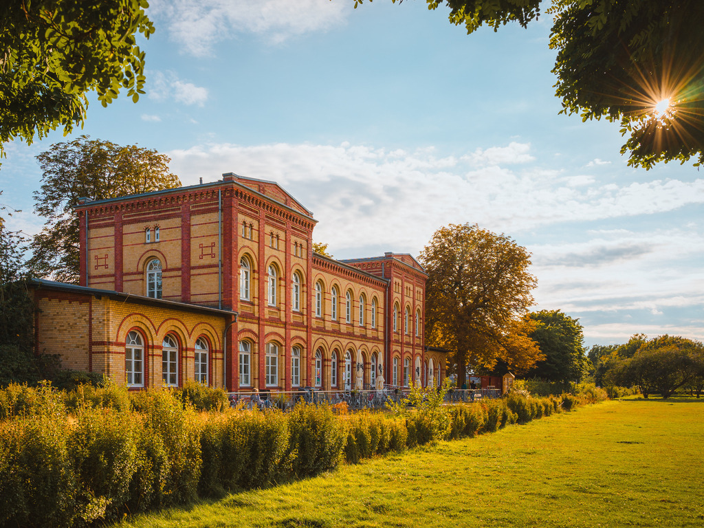 Nordbahnhof | Entdecke exklusive Fotokunst aus Braunschweig: Bildband, Leinwände, Postkarten, Kalender, digitale Downloads & Bildlizenzen. Jetzt im offiziellen Beautiful Braunschweig Shop! - Realisiert mit Pictrs.com