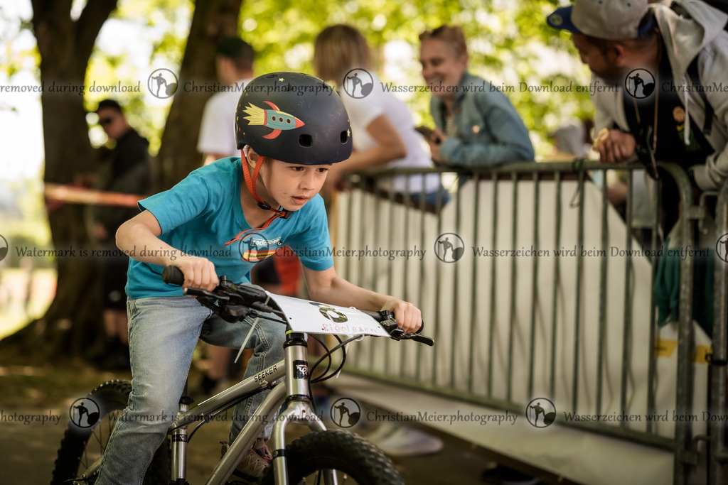 Eierlesen 2026 | Sie wurden bei einem Event oder Sportanlass fotografiert? Hier finden sie ihre Bilder! - Realisiert mit Pictrs.com