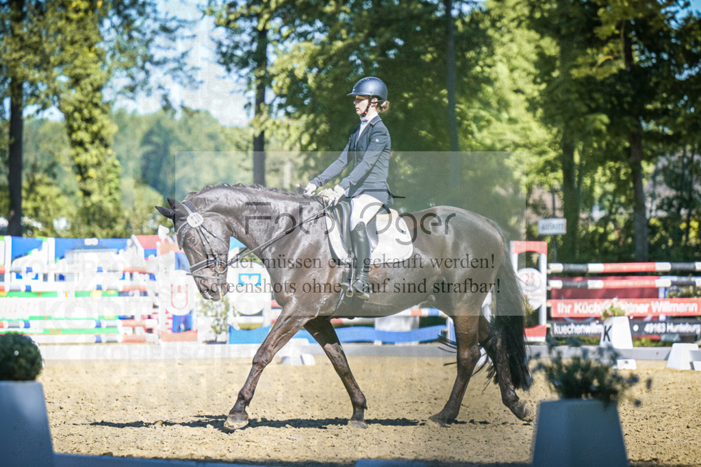 DOS_6742 | Entdecke hochwertige Reitturnierfotos von Foto Oger. Professionell, emotional und authentisch – jetzt Lieblingsmomente im Shop bestellen.Deutschlandweite Turnierfotografie. - Realisiert mit Pictrs.com