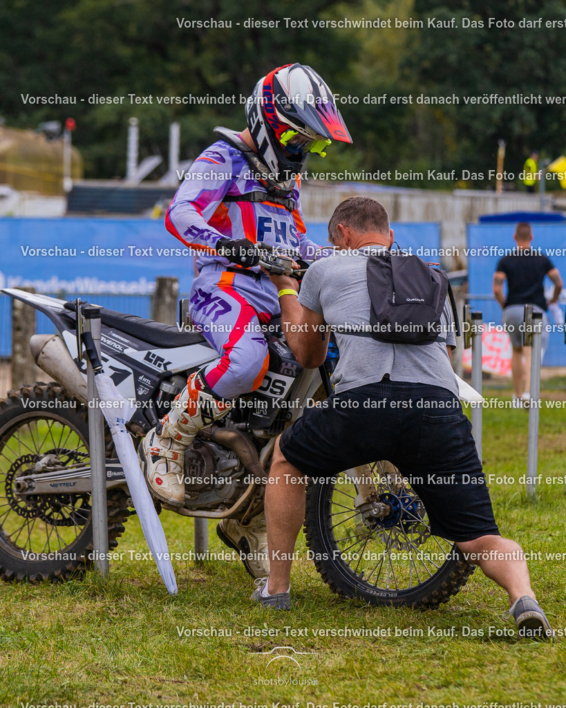 09_21_LM_Schenkenhorst-3603 | Sportfotografin aus Berlin-Brandenburg mit Fokus auf Motocross. Ich halte deine sportliche Leistung und echte Emotionen auf und neben der Strecke professionell fest. Entdecke die Fotos von deinem Rennen und bestelle sie direkt hier im Shop.