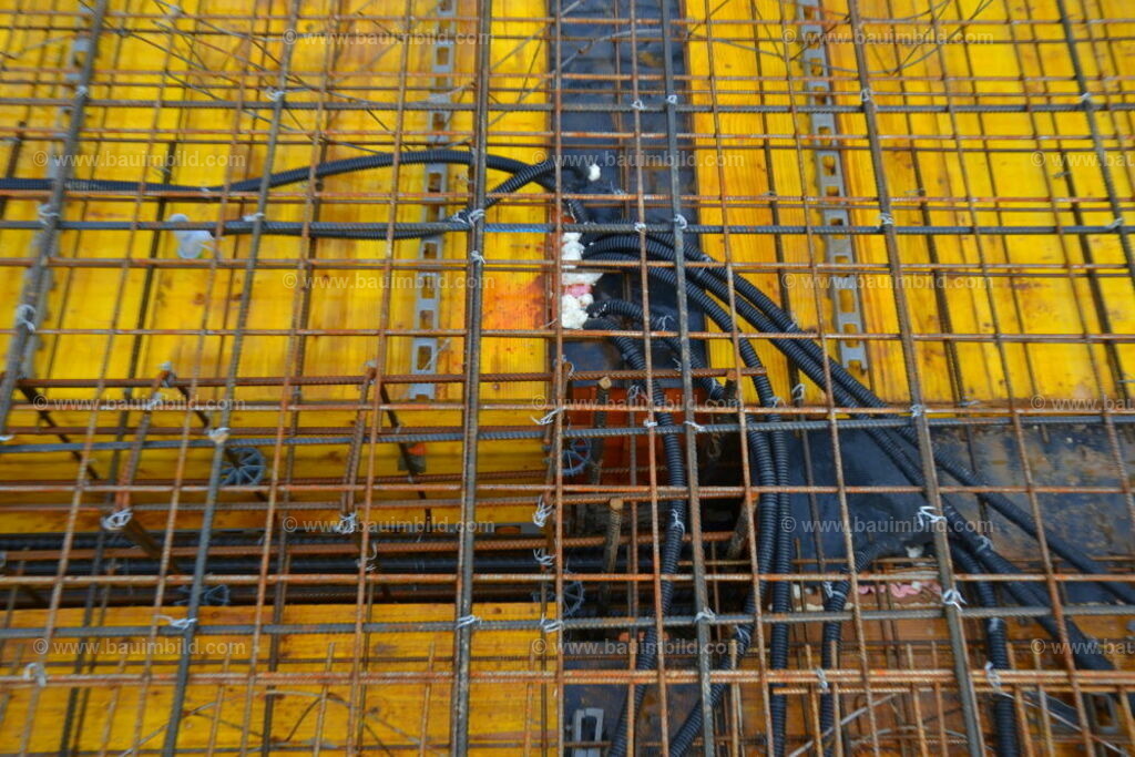 bib-lg17-elektroinstallation-0065 | Nach LV-Leistungsgruppen sortierte Detailfotos über den Bau eines Hauses. Alle Hausbau-Bilder direkt vom Urheber und Autor der Website Haus-Selber-Bauen.com
