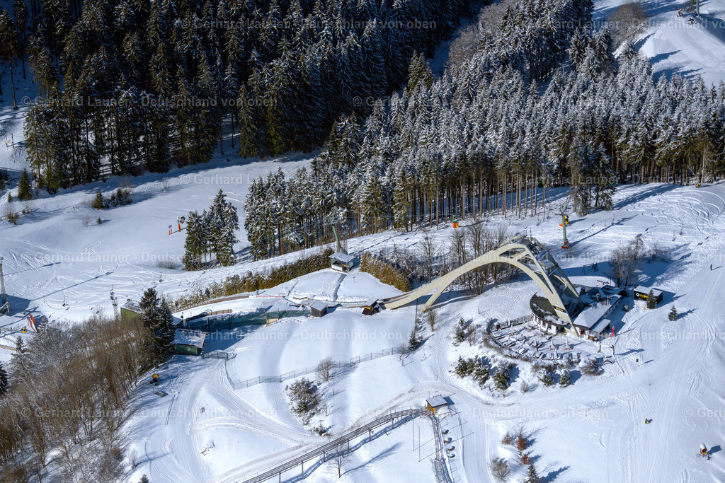 4043618 | WINTERBERG 13.02.2021 Winterlich schneebedeckte " Sankt Georg Sprungschanze " am Rothaarsteig in Winterberg im Sauerland im Bundesland Nordrhein-Westfalen. Weiterführende Informationen bei: Winterberg Touristik und Wirtschaft GmbH. // Wintry snowy the " Sankt Georg ski-jumping " hill in Winterberg at Sauerland in the state North Rhine-Westphalia. Further information at: Winterberg Touristik und Wirtschaft GmbH. Foto: Gerhard Launer