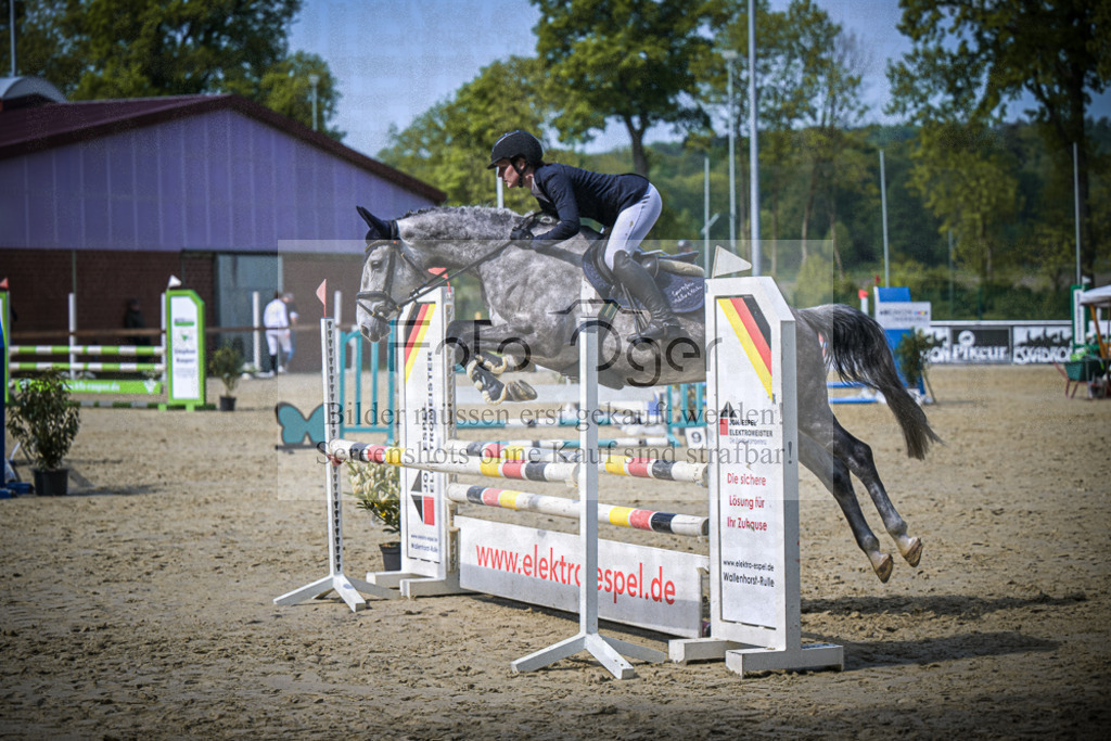 DOS_7124 | Entdecke hochwertige Reitturnierfotos von Foto Oger. Professionell, emotional und authentisch – jetzt Lieblingsmomente im Shop bestellen.Deutschlandweite Turnierfotografie. - Realisiert mit Pictrs.com