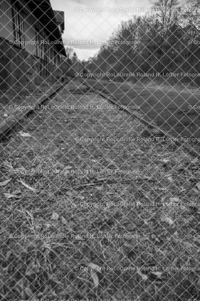 Eisenbahnnostalgie_10 | Unbenutztes, altes Gleis am Bahnhof - Realisiert mit Pictrs.com