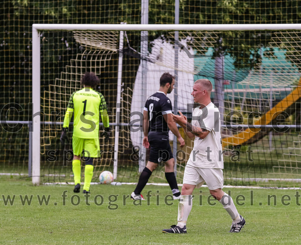 2023-07-02_085_SV_Walpertskirchen_II_gegen_FC_Herzogstadt_II | Walpertskirchen, Deutschland, 02.07.2023:
Fußball, A-Klasse 2023 / 2024, Testspiel, SV Walpertskirchen II gegen FC Herzogstadt II, Endergebnis: 2:0

Foto: Christian Riedel / fotografie-riedel.net