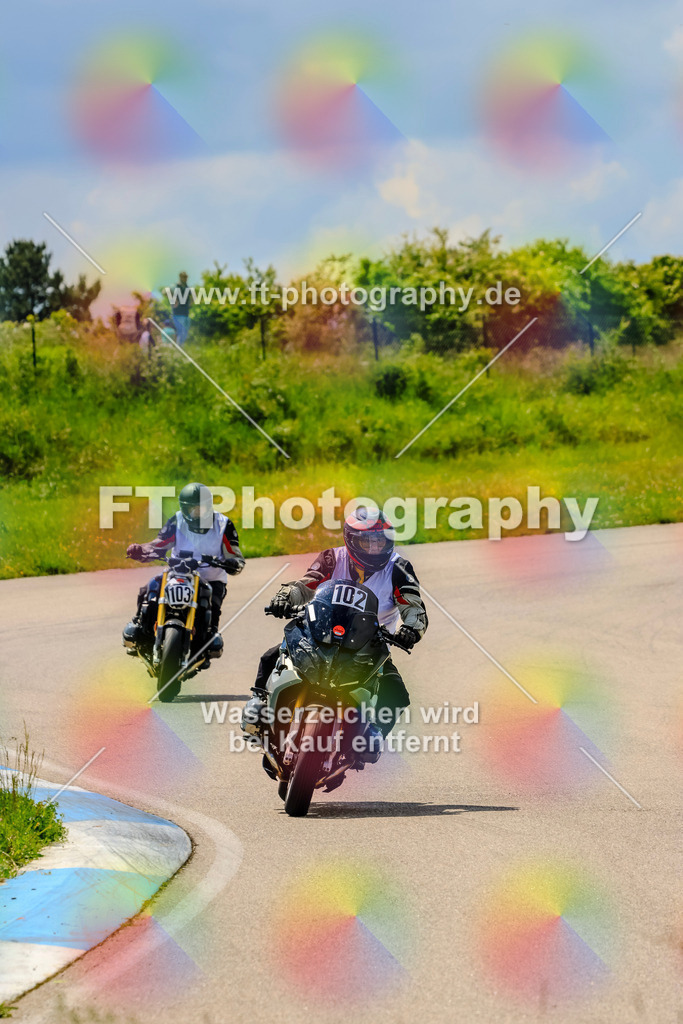 MotoTeam-0124 | Hier findet Ihr Bilder von Touristenfahrten auf der Nürburgring Nordschleife oder von anderen Veranstaltungen die ich besucht habe. Viel Spass beim Durch Schauen 