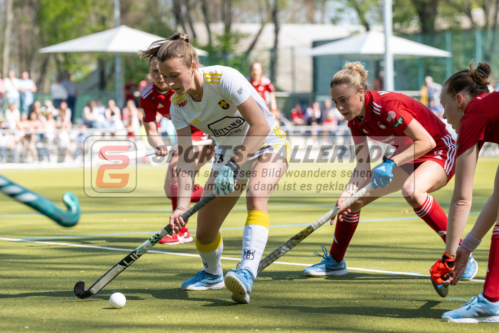 SFE_20250412_0064 | Köln, Deutschland, 12.04.2025:  Hockey 1. Bundesliga Damen Rot-Weiss Köln - Harvestehuder THC im KTHC Stadion Rot-Weiss Köln Tennis and Hockey Club am 12.04.2025 in Köln, Deutschland. (Foto von Stephan Fehrmann)Köln, Germany, 12.04.2025: Hockey 1. Bundesliga Damen Rot-Weiss Köln - Harvestehuder THC in KTHC Stadion Rot-Weiss Köln Tennis and Hockey Club at 12.04.2025 in Köln, Deutschland. (Foto from Stephan Fehrmann)