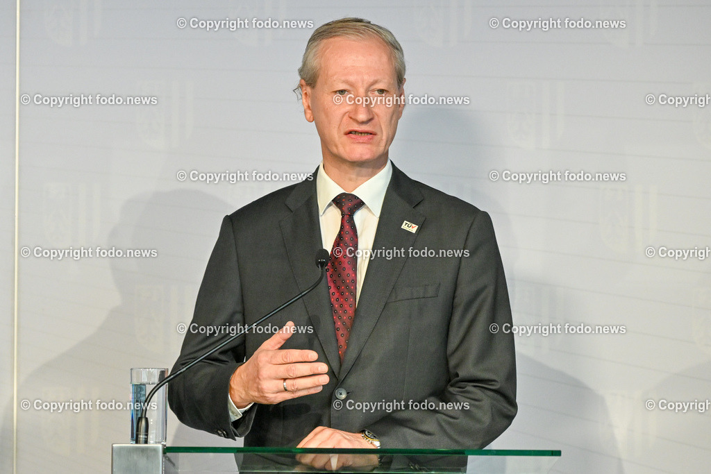 Pressekonferenz_ Land Ooe_  Oesterreichs erstes KI-Zertifizierungszentrum startet in Ooe_ 27.07.2023-21 | 27.07.2023, OK Mediendeck Linz, AUT, Pressekonferenz Stelzer,Achleitner,Haas,Manz - Oesterreichs erstes KI-Zertifizierungszentrum startet in Ooe, TUEV Austria und Software Competence Center Hagenberg eroeffnen gemeinsamen KI-Test- und Qualifizierungshub, im Bild Stefan Haas (CEO TUEV Austria)