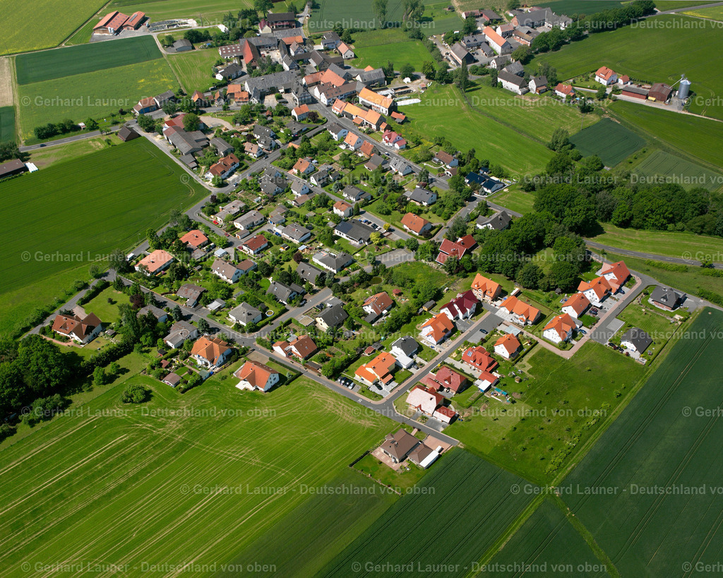 2615485 | REIBERTENROD 09.06.2006 Wohngebiet einer Einfamilienhaus- Siedlung  in Reibertenrod im Bundesland Hessen, Deutschland // Single-family residential area of settlement  in Reibertenrod in the state Hesse, Germany Foto: Gerhard Launer
