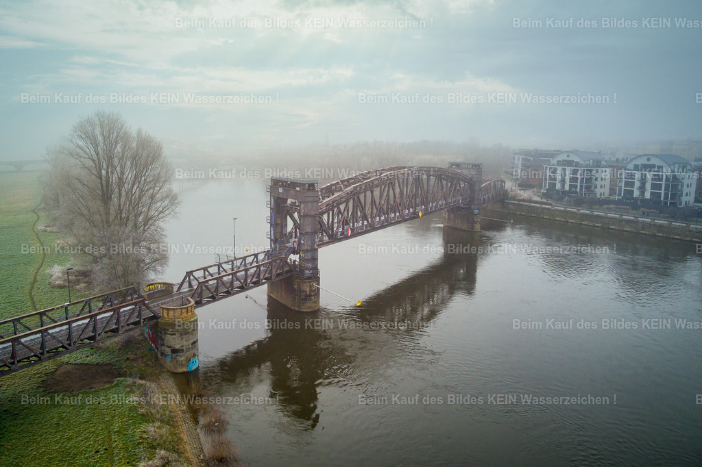 Hubbrücke_Reif_Nebel_Winter_Stadtpark-0017 | Hubbrücke im Nebel und reif - Realizado com Pictrs.com