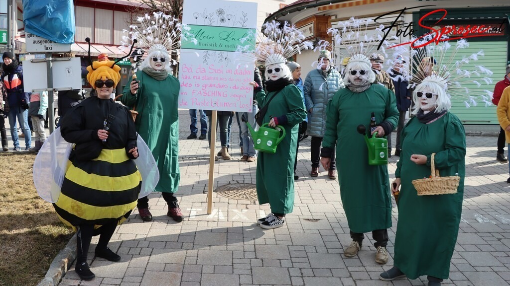 fasching-mariazell2025 (58) | Mit meiner Kamera halte ich besondere Augenblicke, faszinierende Landschaften und interessante Details fest. Dabei entstehen ganz unterschiedliche Aufnahmen – von stimmungsvollen Landschaftsfotografien und beeindruckenden Drohnenaufnahmen über Pressefotos - Realisiert mit Pictrs.com