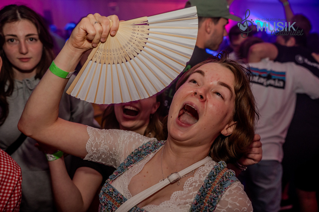 DSC_5487 | "Fussifoto.com – Ihr Ansprechpartner für hochwertige Fotografie! Entdecken Sie kreative Bilder und professionelle Dienstleistungen. Kontaktieren Sie uns für Ihre Projekte!"