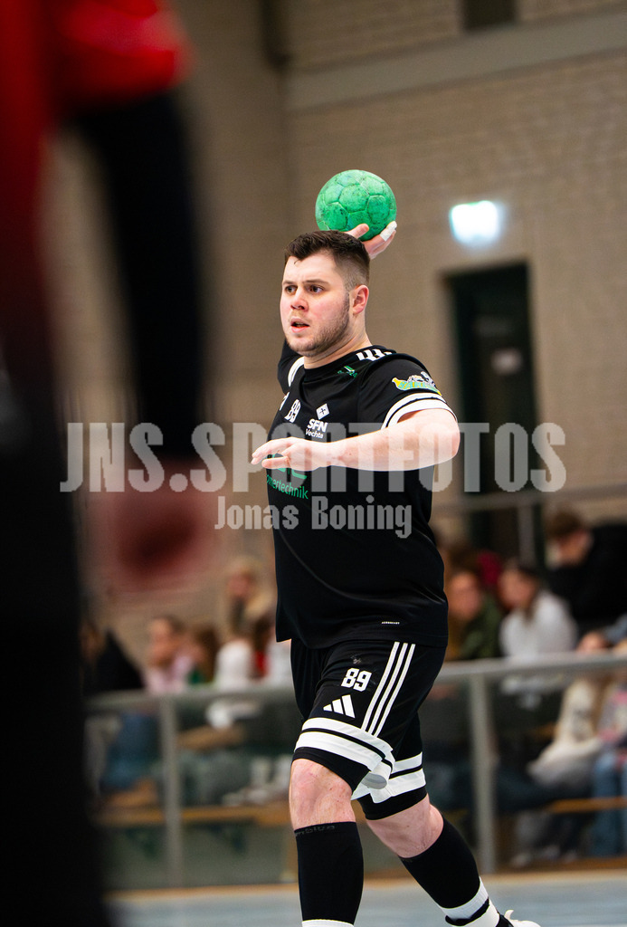 Handball I Herren I Saison 2025-2026 I Verbandsliga West I 13. Runde I SFN Vechta - HSG Varel II I 7618 | Tarek Redler (89, SFN Vechta) - Realisiert mit Pictrs.com