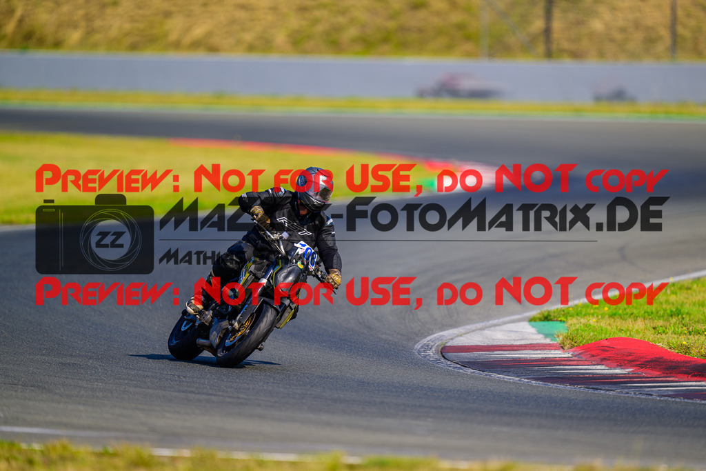 MaZZes_FotoMatrix_240725_6007705_8333 | BLAU