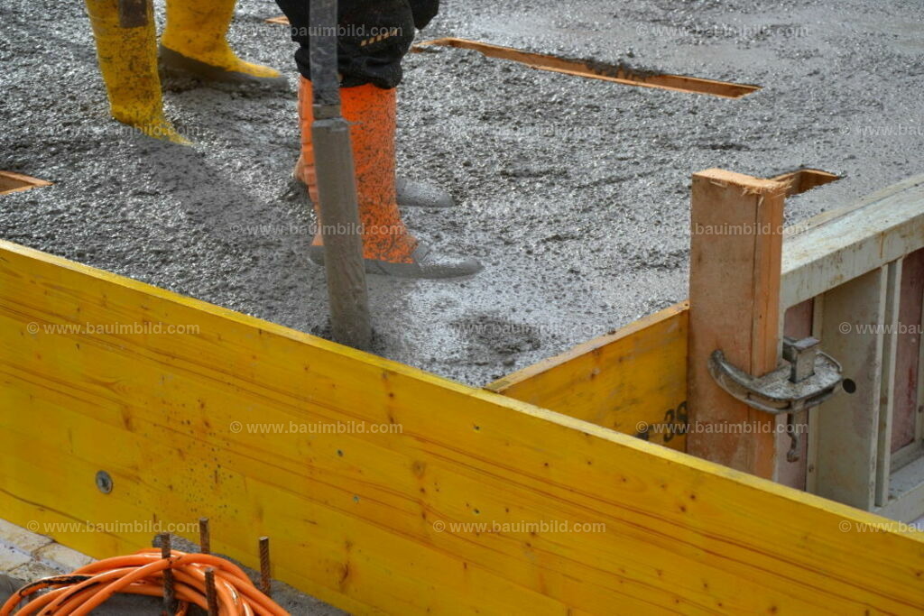 bib-lg04-betonarbeiten-0327 | Nach LV-Leistungsgruppen sortierte Detailfotos über den Bau eines Hauses. Alle Hausbau-Bilder direkt vom Urheber und Autor der Website Haus-Selber-Bauen.com