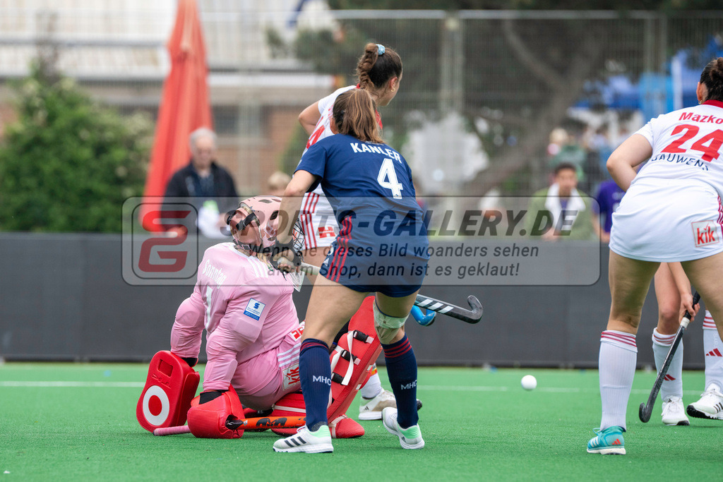 Final4_20240518-1250-0107 | Bonn, Deutschland, 18.05.2024: Nadine Kanler (Mannheimer HC), Julia Sonntag (Rot-Weiss Koeln) in Aktion waehrend des Spiels der Deutsche Feldhockey-Meisterschaften 2024 zwischen Final 4 Damen Rot Weiss Köln - Mannheimer HC im Bonner THV am 18.05.2024 in Bonn, Deutschland. (Foto von Stephan Fehrmann)

Bonn, Germany, 18.05.2024: Nadine Kanler (Mannheimer HC), Julia Sonntag (Rot-Weiss Koeln) in action during the game of Deutsche Feldhockey-Meisterschaften 2024 between Final 4 Damen Rot Weiss Köln - Mannheimer HC in Bonner THV at 18.05.2024 in Bonn, Deutschland. (Foto from Stephan Fehrmann)