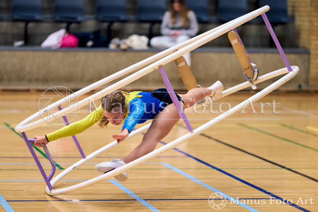 2024-11-09-4-D-DSC00408 | Professionelle Sportfotografie in Hamburg, Schleswig-Holstein und Niedersachsen – spezialisiert auf Rhönrad, Geräteturnen, Leistungsturnen und rhythmische Sportgymnastik. Bundesweite Begleitung von Rhönrad-Events. Jetzt Sport-Fotos - Realisiert mit Pictrs.com