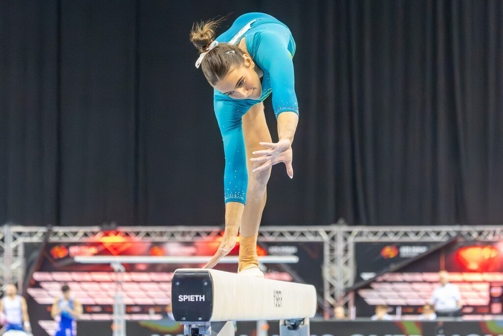 Stuttgart: DTB-Pokal 2026, Gerätfinals | Stuttgart: DTB-Pokal 2026, Gerätfinals***Lucy Stewart (Australien) am Schwebebalken - Realisiert mit Pictrs.com