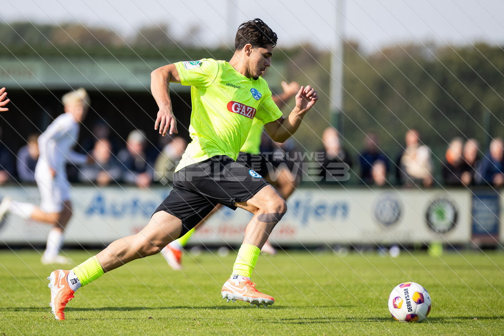 20251003_Picselweb-Fotografie_1R3_0830 | DFB Pokal 2. Runde, JFV A/O/B/H/H - SV Stuttgarter Kickers, Foto: Jörg Struwe - picselweb.de - Realisiert mit Pictrs.com
