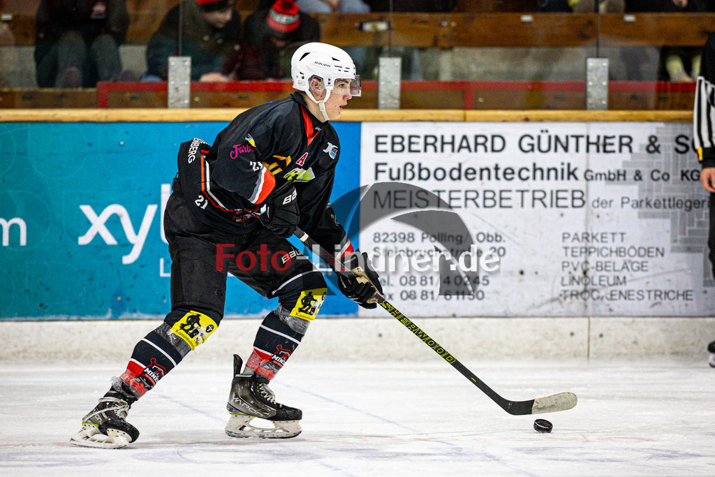 TSV Peißenberg MINERS gegen ESC Kempten SHARKS | Eishockey Bayernliga U20 2024/25, TSV Peißenberg MINERS gegen ESC Kempten SHARKS, 20250307,Nepomuk Rieger (MINERS) in Aktion,2025-03-07 in Peißenberg (Eisstadion Peißenberg)Nepomuk Rieger (MINERS)Copyright: WolfgangxLindner foto-lindner.de