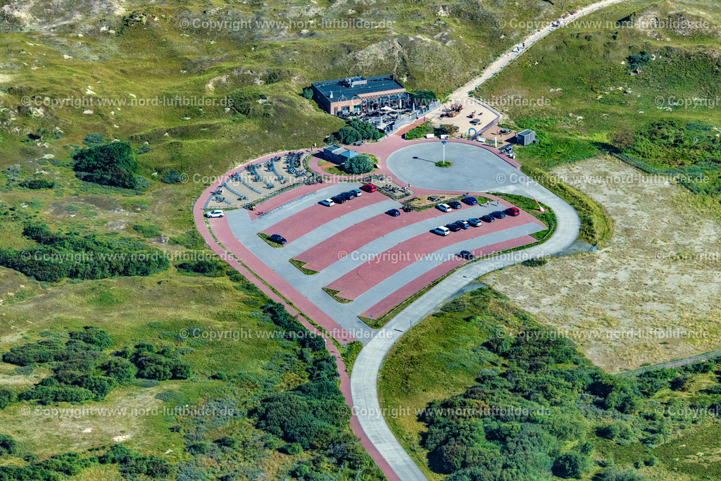 Norderney_Parkplatz_Strandpieper_Norderney_ELS_6261050923 | NORDERNEY 05.09.2023 Parkplatz und Abstellfläche für Automobile - PKW " Strandpieper " in Norderney im Bundesland Niedersachsen, Deutschland. // Parking and storage space for automobiles " Strandpieper " in Norderney in the state Lower Saxony, Germany. Foto: Martin Elsen