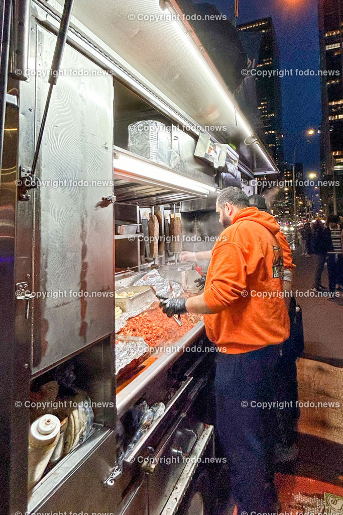 Vereinigte Staaten von Amerika_ USA_ New York City_ NYC_ 20.05.2024-130 | 20.05.2024, Vereinigte Staaten von Amerika, USA, New York City, NYC im Bild diverse Stadtansichten New York City, Wolkenkratzer, Essen, U-Bahn, Menschen, Stadion, Baseball, Yankees, Mets, Manhatten, East River, Trump, Macy, Verkehr, AutosNew York City ist eine Weltstadt an der Ostkueste der Vereinigten Staaten. Sie liegt im Bundesstaat New York und ist mit rund 8,8 Millionen Einwohnern die bevoelkerungsreichste Stadt des Landes.Quelle: Wikipedia