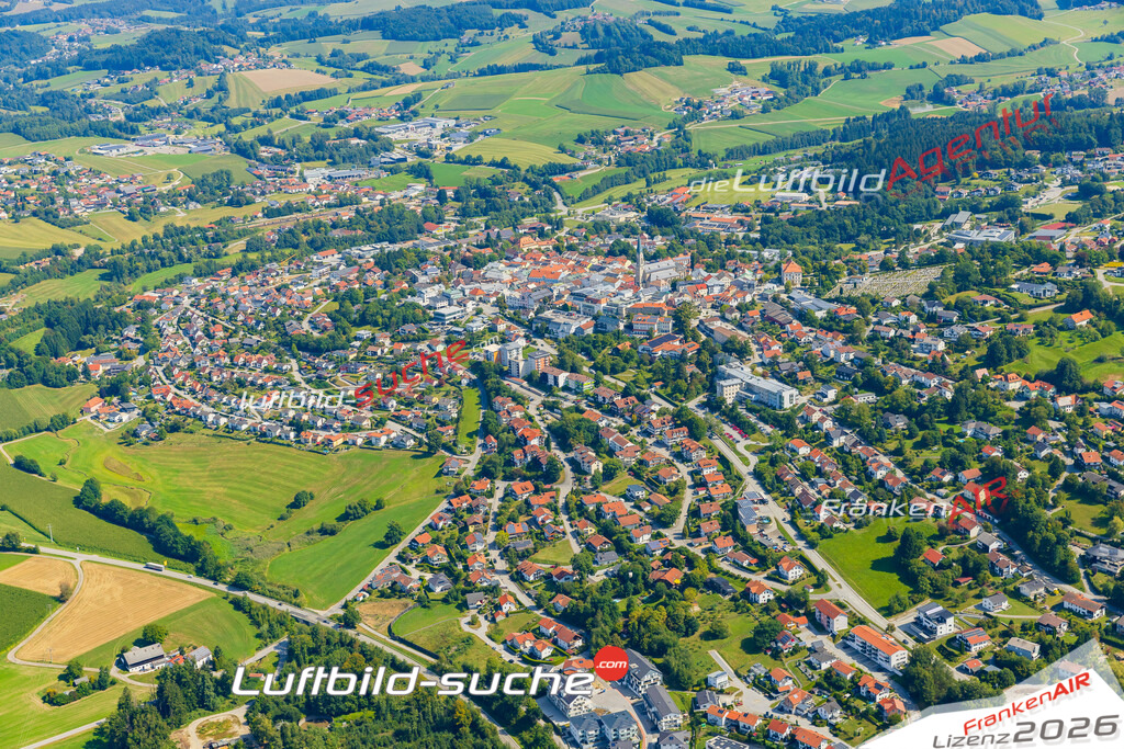 Luftaufnahme von Waldkirchen - Die Luftaufnahme wurde 2025 vom UL-Flugzeug heraus erstellt ( keine Drohne ) - Hochauflösende Luftaufnahme - für professionelle Ausdrucke geeignet. Die Geschenkidee !Mit Lizenz und Bildrechte bestellbar