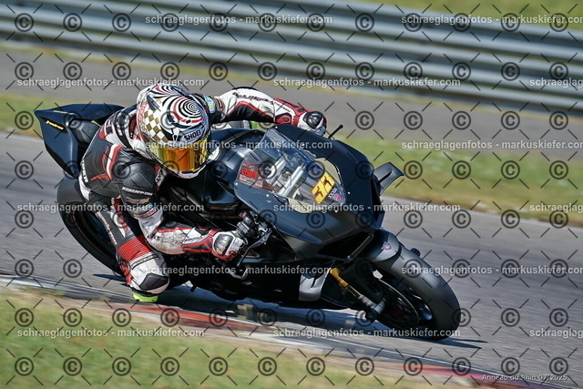 25bt04-0045 | markuskiefer.com - Realisiert mit Pictrs.com