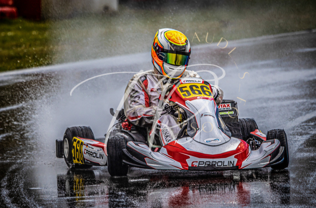 a4b2d2918eb74030aa1b3386bf1bf69d | traudl_s_fotos