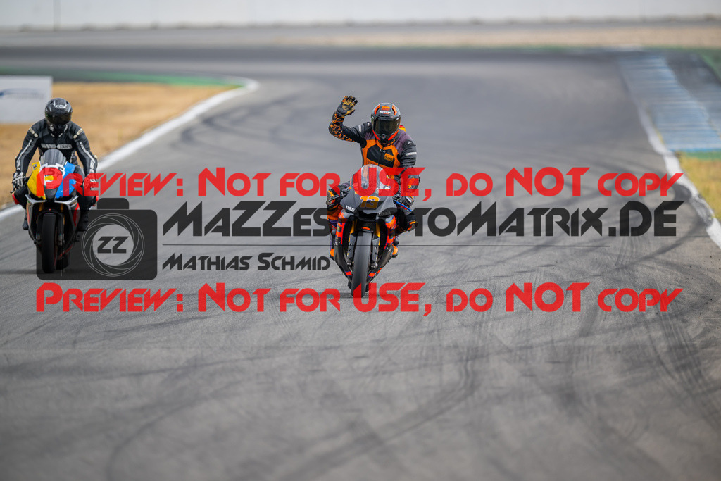 MaZZes-Fotomatrix-20260809-587457 | R1