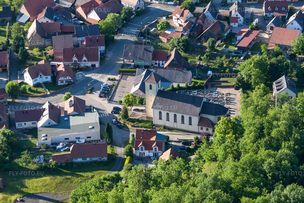 Vue aérienne: Bâtiment religieux à Néewiller-prés-Lauterbourg à Neewiller-près-Lauterbourg dans le département Bas Rhin, France – .Photo: IMG_66617.jpg prise le 05/06/2014 par Werner Riehm/FLY-FOTO.eu – Résolution de l'original: 4752 x 3168 px