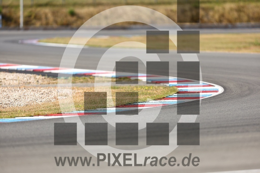 social-20250830_05460 | Schöne Erinnerungen an spannende Momente - das festzuhalten ist unser Job. PIXELrace.de ist seit 2003 auf den Rennstrecken Europas unterwegs um die Action draußen beim Fahren und die wunderbare Stimmung imm Fahrerlager für euch einzufangen.