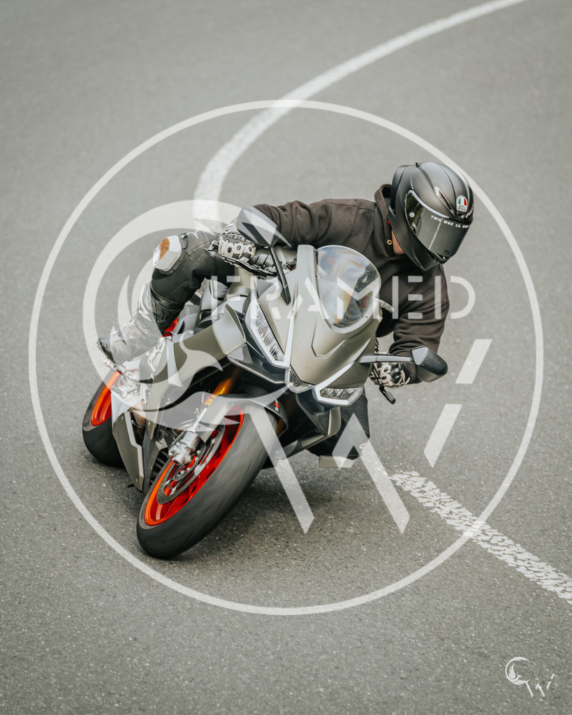Aprilia grau-1 | cw-framed