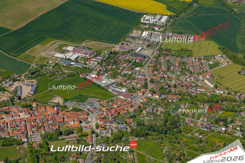 Das Luftbild der Stadt Römhild wurde 2022 vom Flugzeug heraus erstellt (keine Drohnen-Aufnahmen) Aufnahmehöhe ca.450 Meter- hohe Bildauflösung und Druck-Qualität. Garantiert!