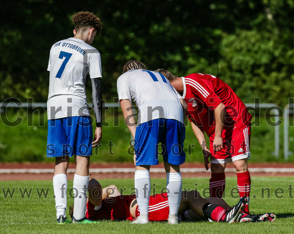 2023-08-19_072_SG_Markt_Schwaben_II_gegen_TSV_Ottobrunn_III | Markt Schwaben, Deutschland, 19.08.2023:
Fußball, C-Klasse 2023 / 2024, 1. Spieltag, (SG) Markt Schwaben II gegen TSV Ottobrunn III, Endergebnis: 0:4

Anton Böhm (SG Markt Schwaben, #10), Denis Alves Pilorz (TSV Ottobrunn, #7), Nikolay Tretyakov (TSV Ottobrunn, #11), Johannes Schwab (SG Markt Schwaben, #12)

Foto: Christian Riedel / fotografie-riedel.net