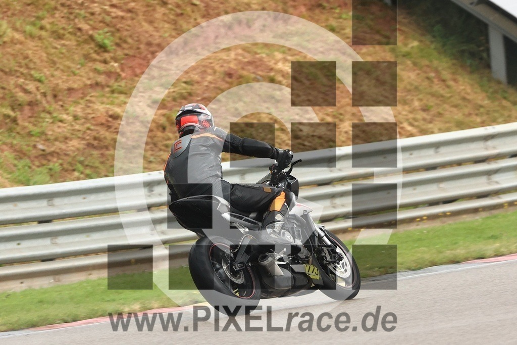 0223-PXR50180 | Schöne Erinnerungen an spannende Momente - das festzuhalten ist unser Job. PIXELrace.de ist seit 2003 auf den Rennstrecken Europas unterwegs um die Action draußen beim Fahren und die wunderbare Stimmung imm Fahrerlager für euch einzufangen.
