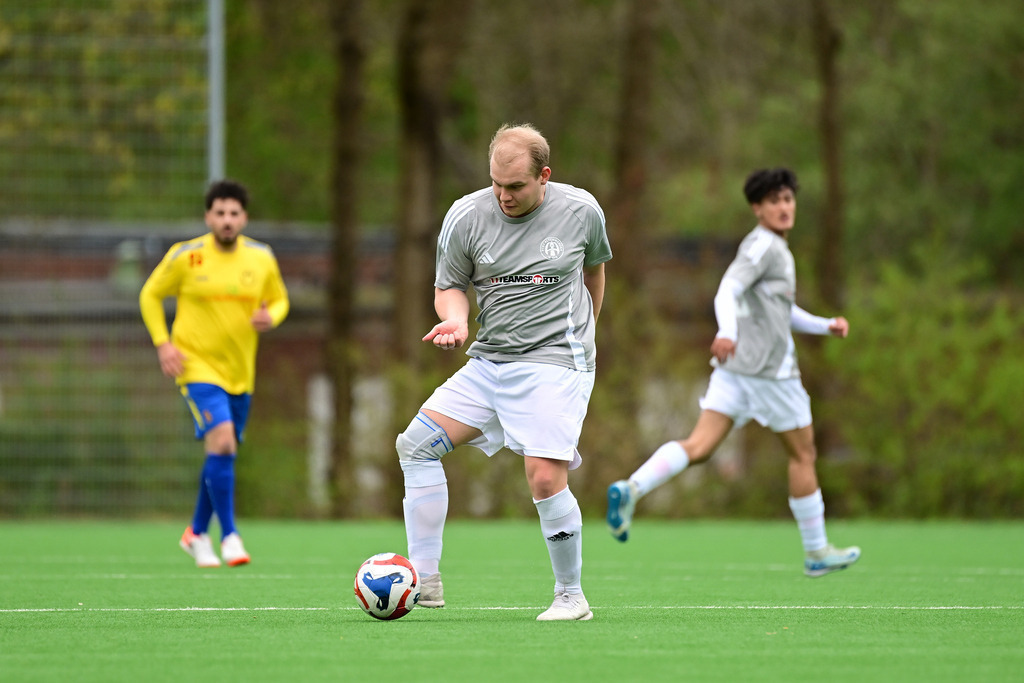 Fußball I Herren I Saison 2024-2025 I Kreisliga I 28. Spieltag I FTSV Altenwerder II - Buxtehuder SV | Der Sportfotograf. - Realisiert mit Pictrs.com