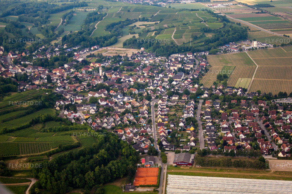 Luftbild: Buggingen von Norden in Buggingen im Bundesland Baden-Württemberg in Deutschland. Foto: IMG_68270.jpg vom 19.06.2014 durch Werner Riehm/FLY-FOTO.de