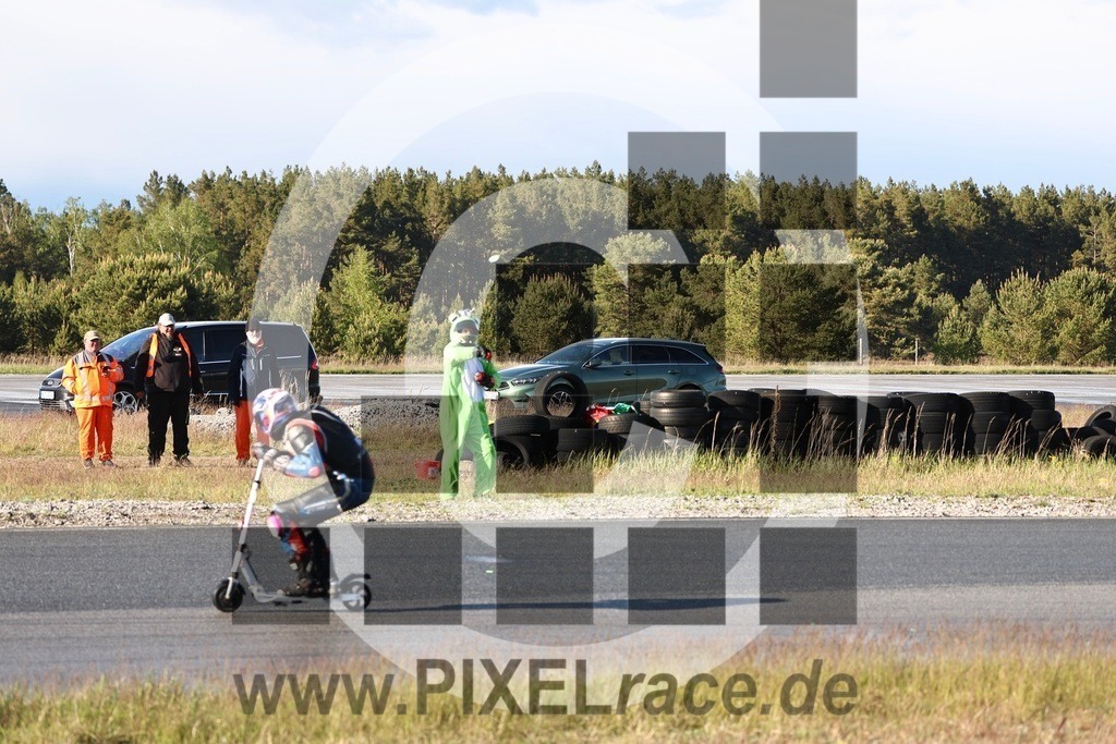 mopedrennen-20260514_12077 | Schöne Erinnerungen an spannende Momente - das festzuhalten ist unser Job. PIXELrace.de ist seit 2003 auf den Rennstrecken Europas unterwegs um die Action draußen beim Fahren und die wunderbare Stimmung imm Fahrerlager für euch einzufangen.