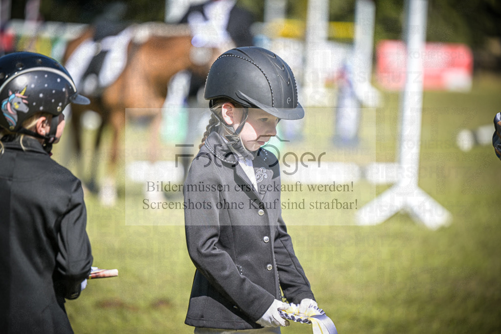 DOS_0519 | Entdecke hochwertige Reitturnierfotos von Foto Oger. Professionell, emotional und authentisch – jetzt Lieblingsmomente im Shop bestellen.Deutschlandweite Turnierfotografie. - Realisiert mit Pictrs.com