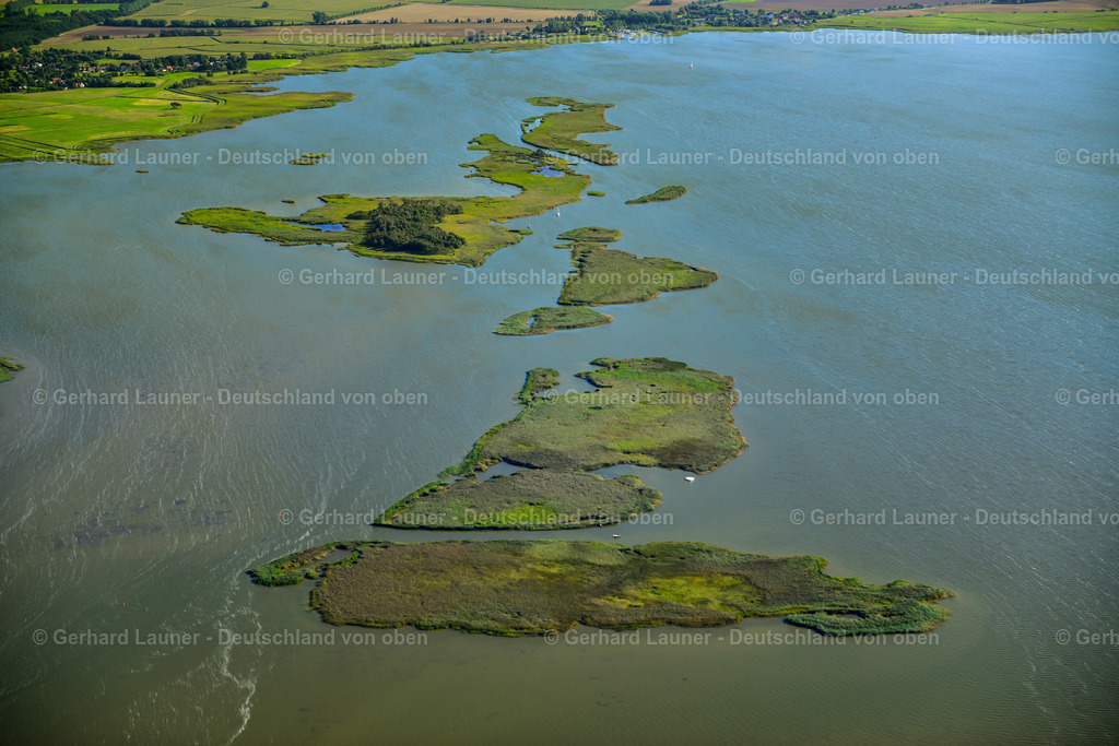 3638261 | Nationalpark Vorpommersche Boddenlandschaft, NEUENDORF-HEIDE 25.08.2016 Insellandschaft im Neuendorfer Bülten in Neuendorf-Heide an der Ostseeküste im Bundesland Mecklenburg-Vorpommern, Deutschland. // Archipelago in the Neuendorfer Buelten in Neuendorf-Heide at the baltic coast in the state Mecklenburg - Western Pomerania, Germany. Foto: Gerhard Launer