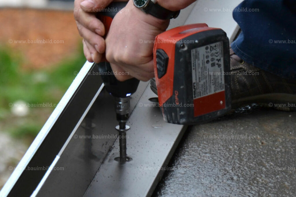 bib-lg24-metallbau-0013 | Nach LV-Leistungsgruppen sortierte Detailfotos über den Bau eines Hauses. Alle Hausbau-Bilder direkt vom Urheber und Autor der Website Haus-Selber-Bauen.com