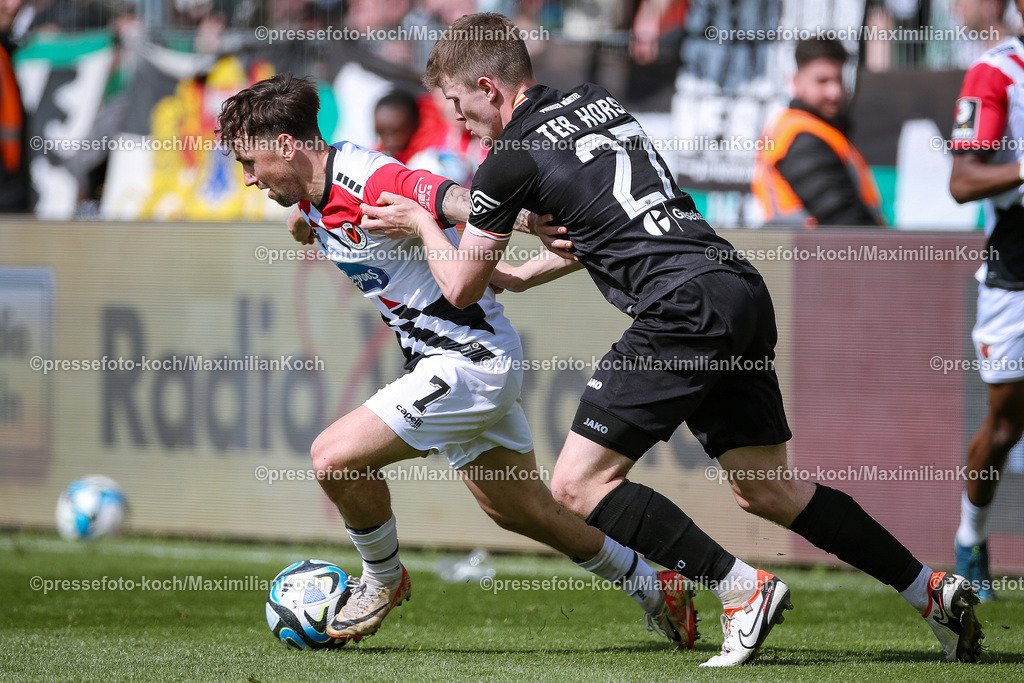Koe3Liga27042402168 | 27.04.2024, Köln, Fußball, bwin 3. Liga Herren, Sportpark Höhenberg, 35. Spieltag, Saison 2023 2024, FC Viktoria Köln – Preußen Münster: Simon Handle (Viktoria Köln) gegen Jano ter Horst (Preußen Münster). 
DFB regulations prohibit any use of photographs as image sequences and or quasi-video.