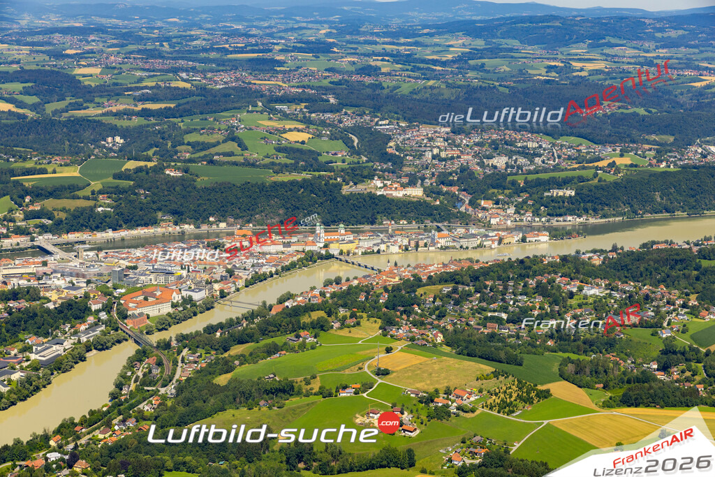 Die Luftaufnahme Innstadt - Passau wurde 2022 vom Flugzeug aus (keine Drohne) erstellt. Hohe Auflösung -für große Poster und Wandbilder geeignet - Garantiert!