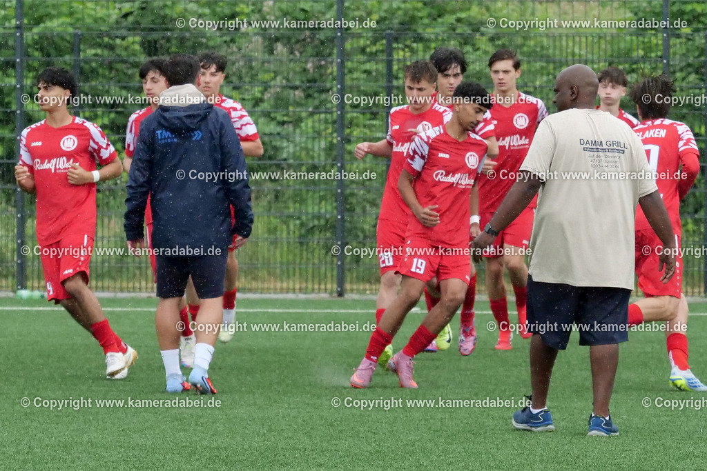 Fußball : C-Junioren : Aufstieg Regionalliga West : SUS 09 Dinslaken - Vfb 03 Hilden am 04.06.2026 in Dinslaken | Fußball : C-Junioren : Aufstieg Regionalliga West : SUS 09 Dinslaken (rotr Trikots)- Vfb 03 Hilden (weiße Trikots) am 04.06.2026 in Dinslaken - Realisiert mit Pictrs.com