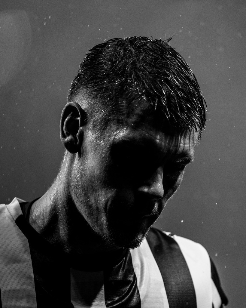 _STP6242 | Der offizielle Shop für FC St. Pauli Fotos. Wähle aus Spielszenen & Fanmomenten dein FCSP Wunschformat. Wir liefern Millerntor-Atmosphäre.